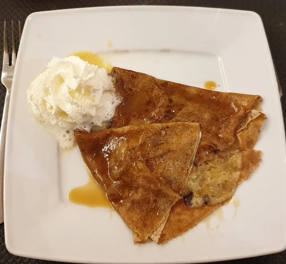 Crêpe Crème d'amandes Poire Poché Pépites de Chocolat Chantilly